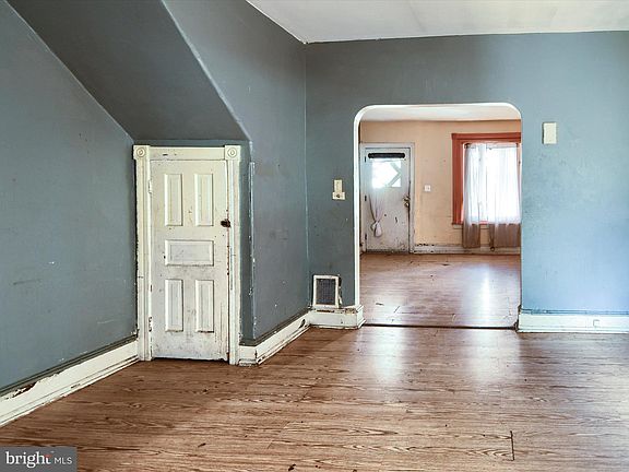 5th image of 5214 Reinhard St