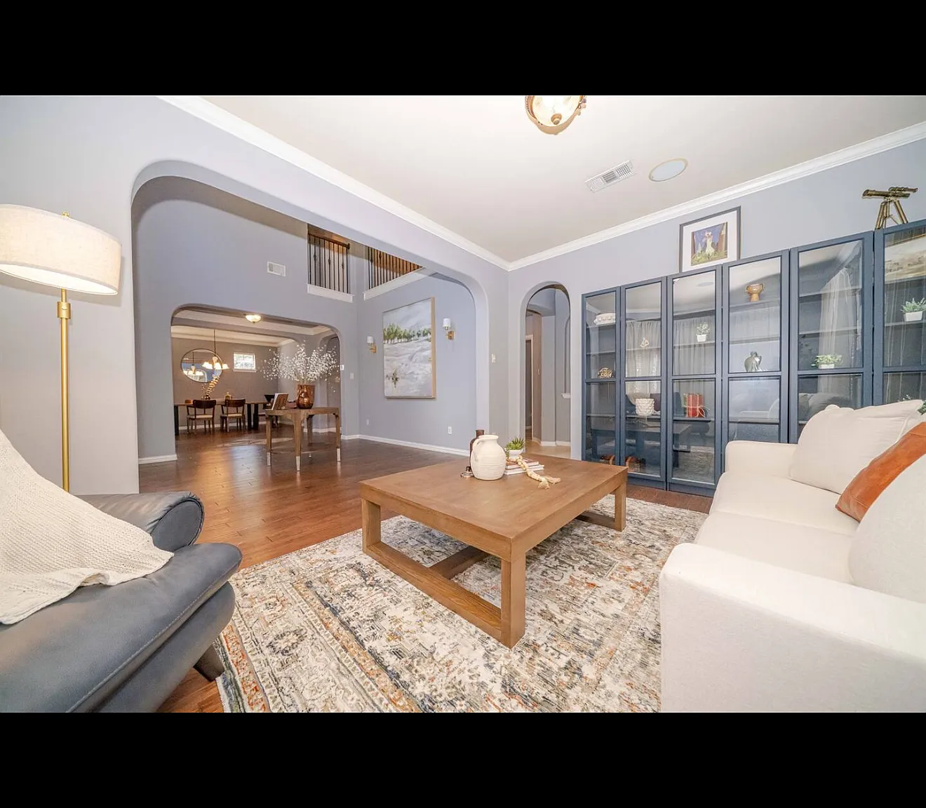 4 bed, 3.5 bath, 3912 sqft, $6,500 — Photo 2