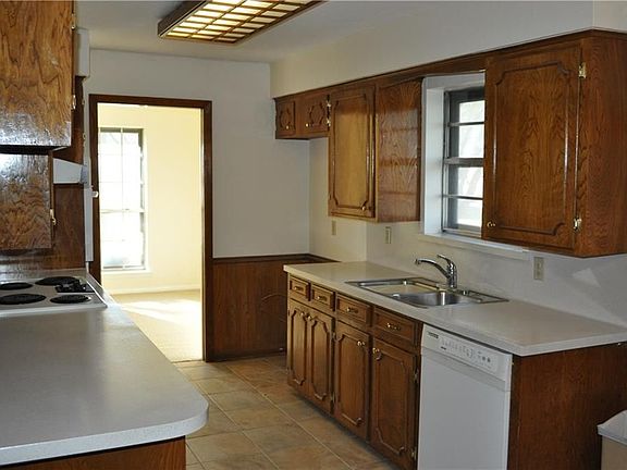 4th image of 1601 Dakota Dr