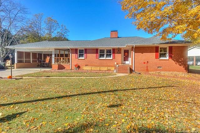 1st image of 204 Hillcrest Dr