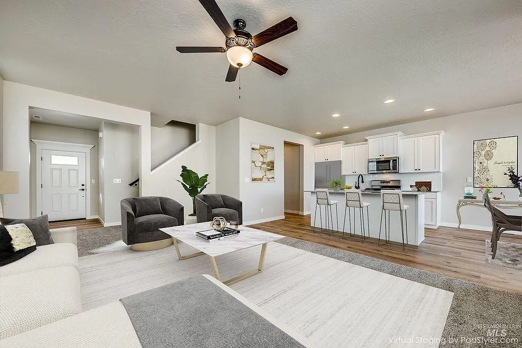 4 bed, 1962 sqft, $2,500 — Photo 4