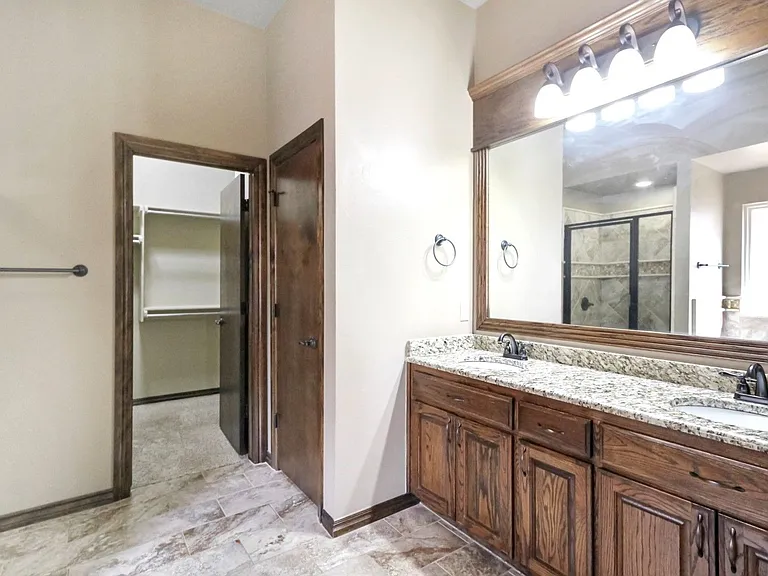 18401 Haslemere Ln — Photo 6