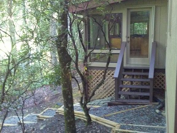 Steps to golf course