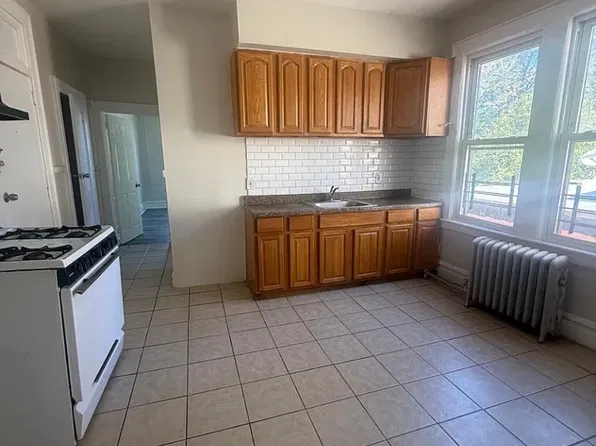 81 Montgomery Ave #2L, Irvington, NJ 07111