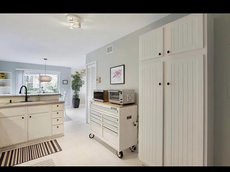 Maplecrest Cir — Photo 20