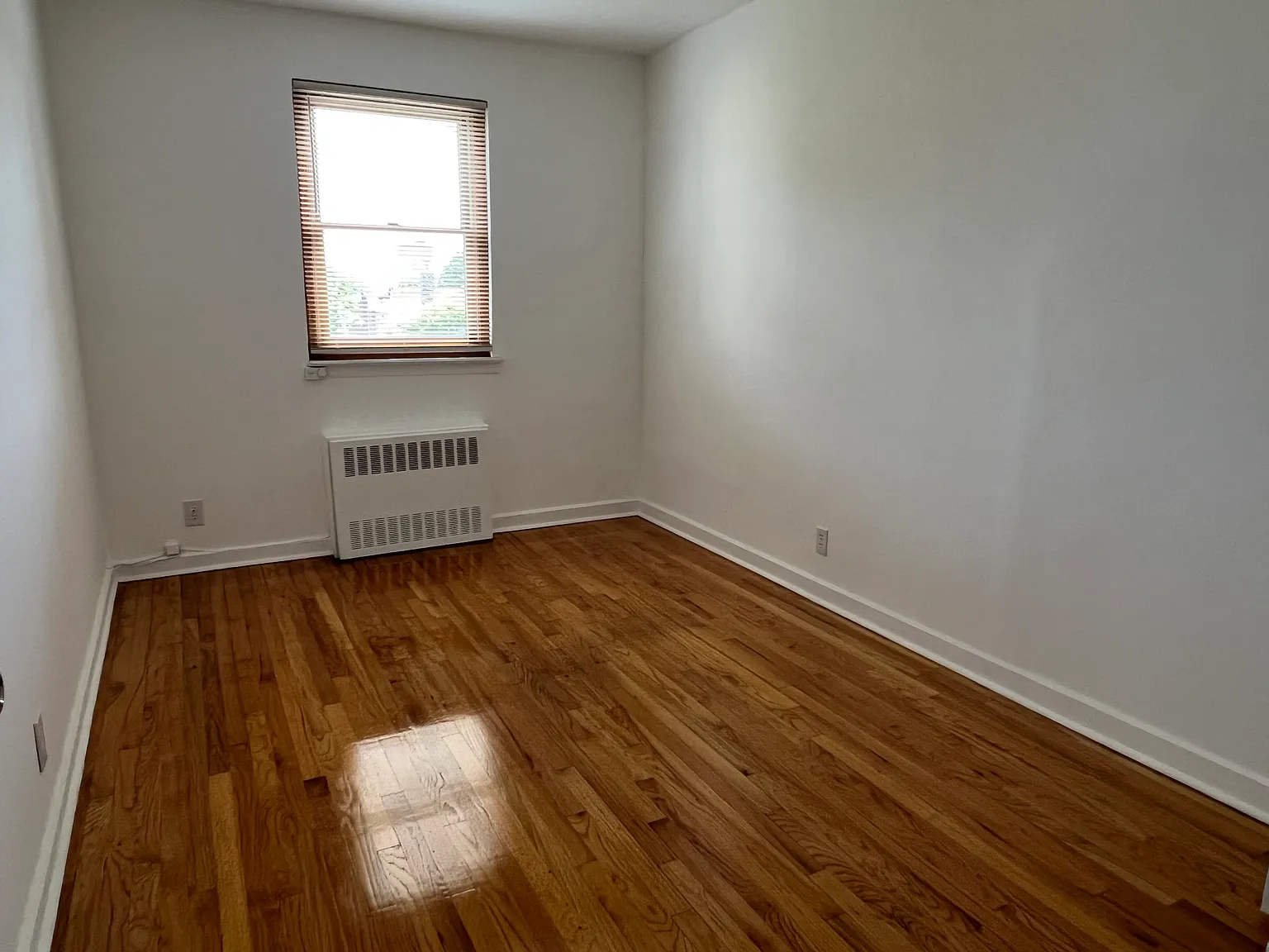 2 bed, 900 sqft, $3,000 — Photo 4