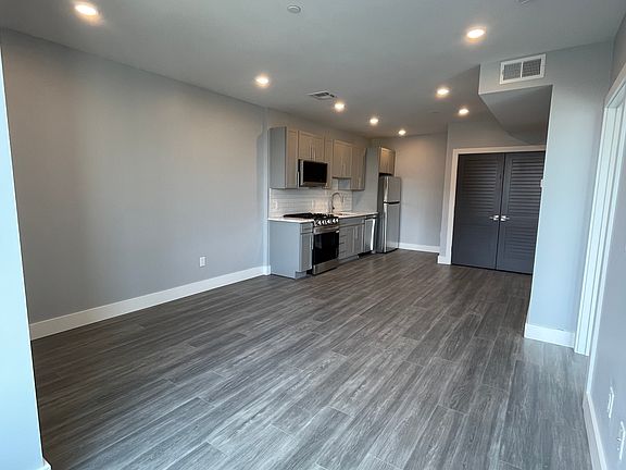 4th image of 315 Western Ave #606