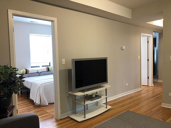 4th image of 4817-19 N Christiana Ave #1E