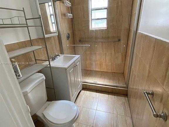4th image of 411 Meridian Ave #2