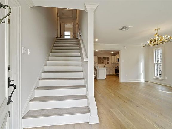2nd image of 2232 N Starrett Rd