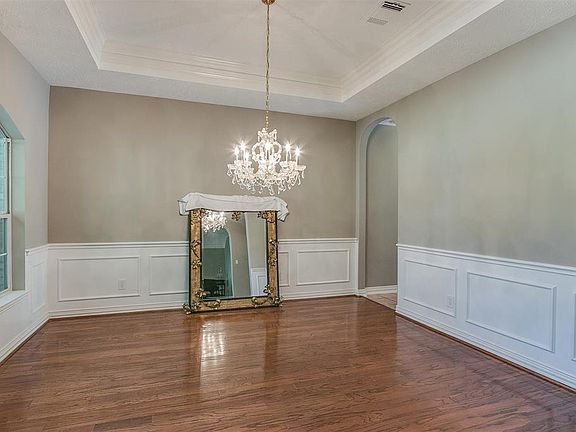 5th image of 1009 Oak Park Ln