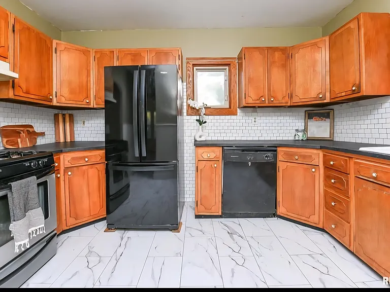 7710 S Jefferson St — Photo 4