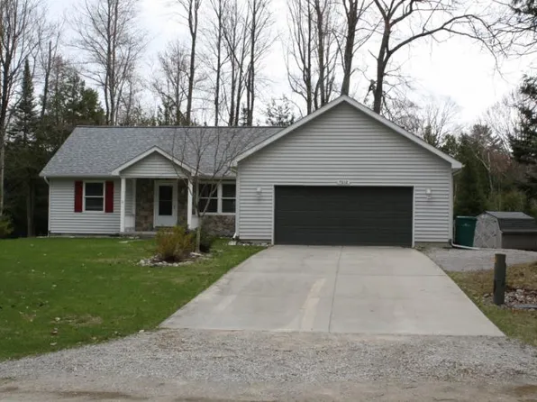 7612 Huntington Dr, Oscoda, MI 48750