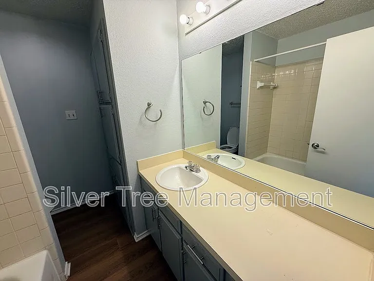6847 S Creek Dr — Photo 17