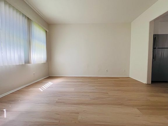 4th image of 13916 Hawthorne Way APT B