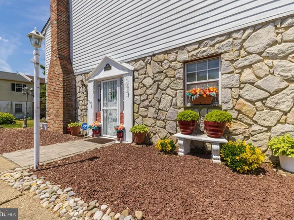 76 Colonial Square Pl, Lindenwold, NJ 08021