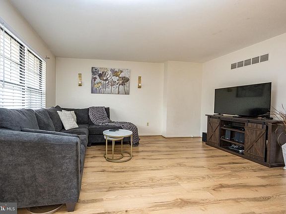 5th image of 8 Laird Ln