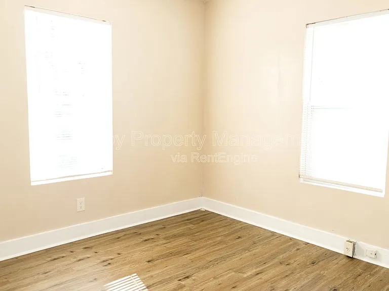 1503 E 18th St — Photo 13