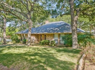 2021 Paddockview Dr, Arlington, TX 76017
