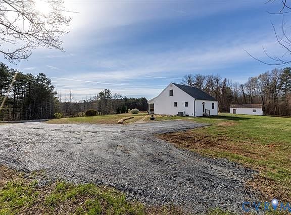 4th image of 2733 Cedar Lane Rd