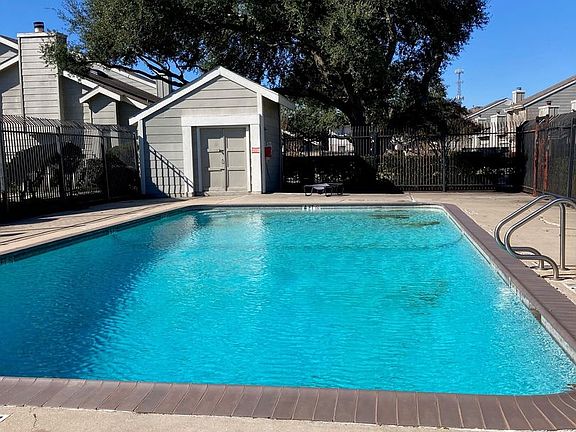 3rd image of 12980 Greenway Chase Ct