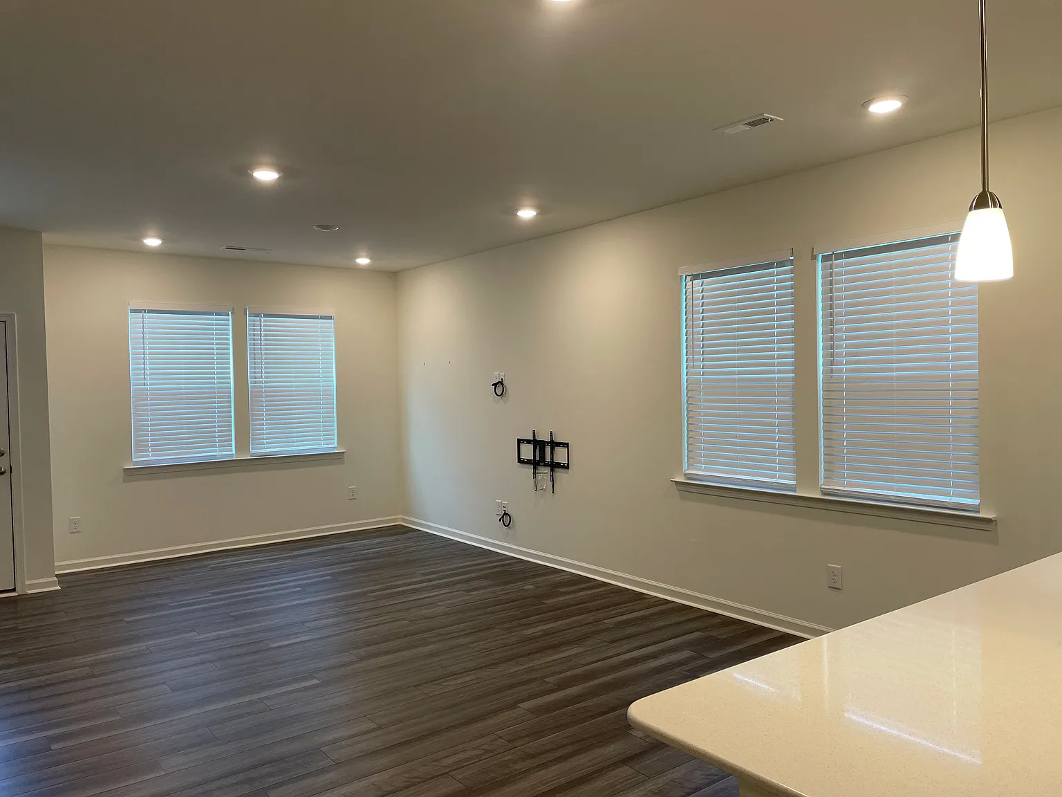 3 bed, 2.5 bath, 1330 sqft, $1,900 — Photo 3