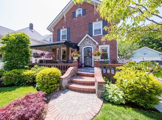 22 Hillside Ave, Rockville Centre, NY 11570