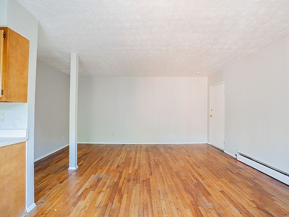 2nd image of 4625 Vendome Pl #11