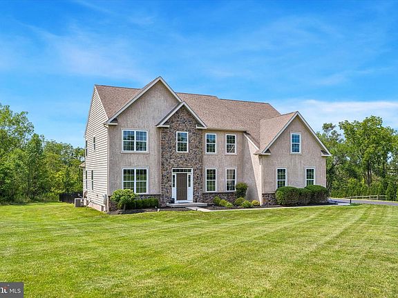 3rd image of 70 Alexandrea Cir
