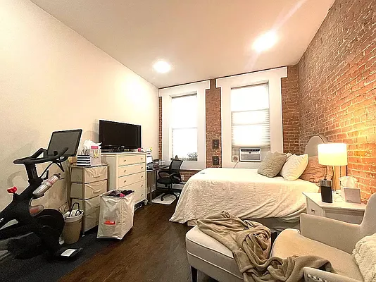 Rented by Douglas Elliman | media 8