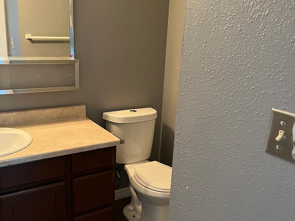 1st image of 2068 W Quailbrook Dr