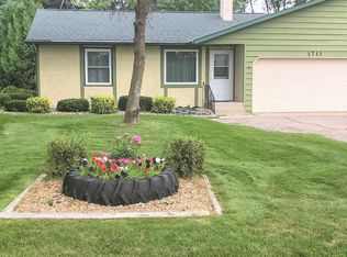1711 S Oak Knoll Dr NE, Alexandria, MN 56308