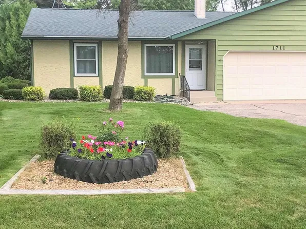 1711 S Oak Knoll Dr NE, Alexandria, MN 56308