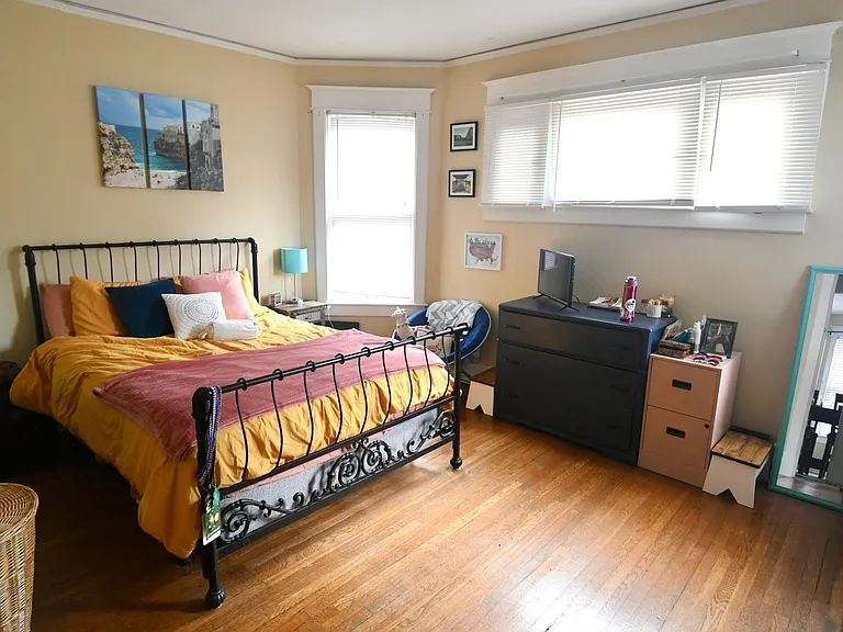Middle Bedroom