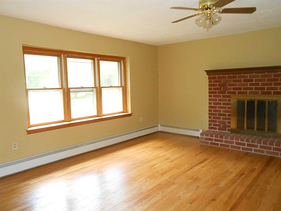 4th image of 138 Old Quaker Ln