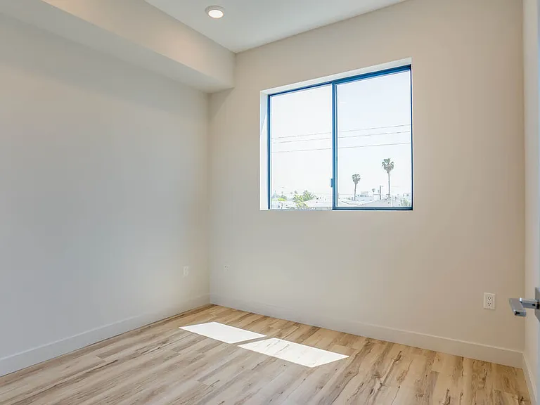 1540 S Hayworth Ave #203 — Photo 7