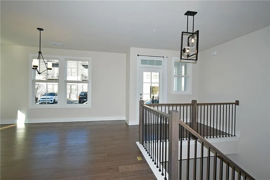 3 bed, 3.5 bath, 2628 sqft, $3,100 — Photo 2