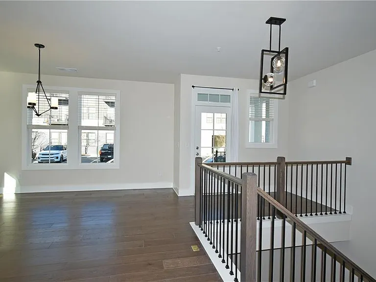 1208 Waterfall Ct — Photo 2