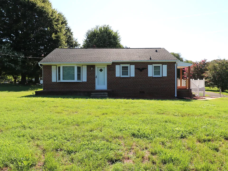 5611 Windy Hill Dr