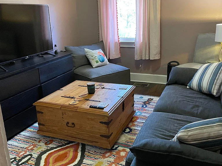 900 Saint Charles Ave NE #4 — Photo 1