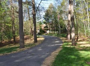 81 Meadow Wood Dr, Greenfield, MA 01301