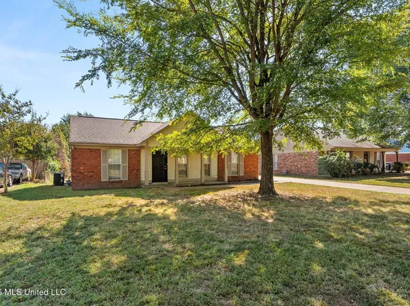 6070 Somerset Dr, Horn Lake, MS 38637