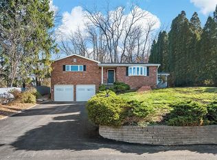 9570 Harmony Dr, Pittsburgh, PA 15237
