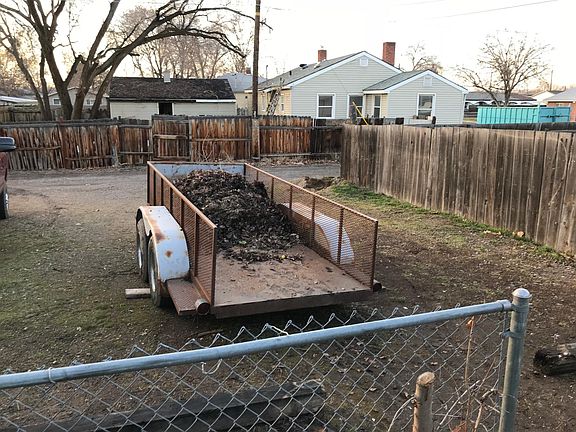 3 car parking in Back