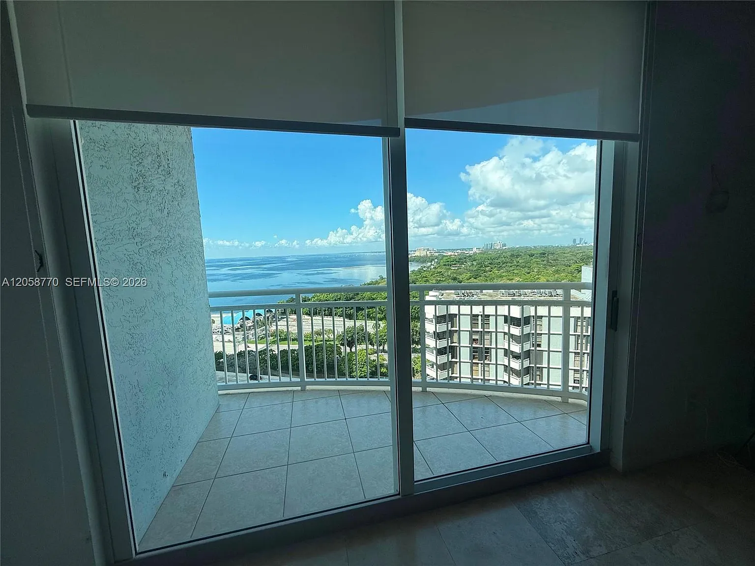 The Metropolitan Condo — Photo 4