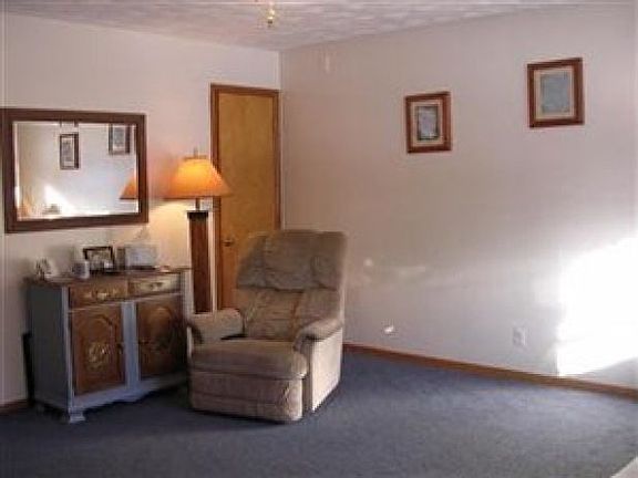 3rd image of 318 Stratford Ave