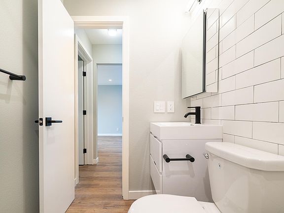 5th image of 5847 Willoughby Ave #496501531