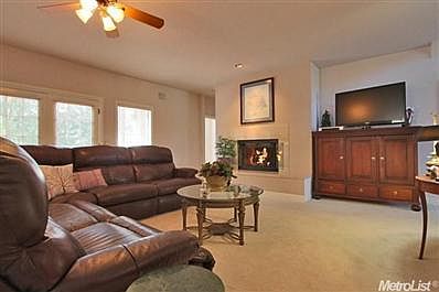 4th image of 708 Lake Front Dr