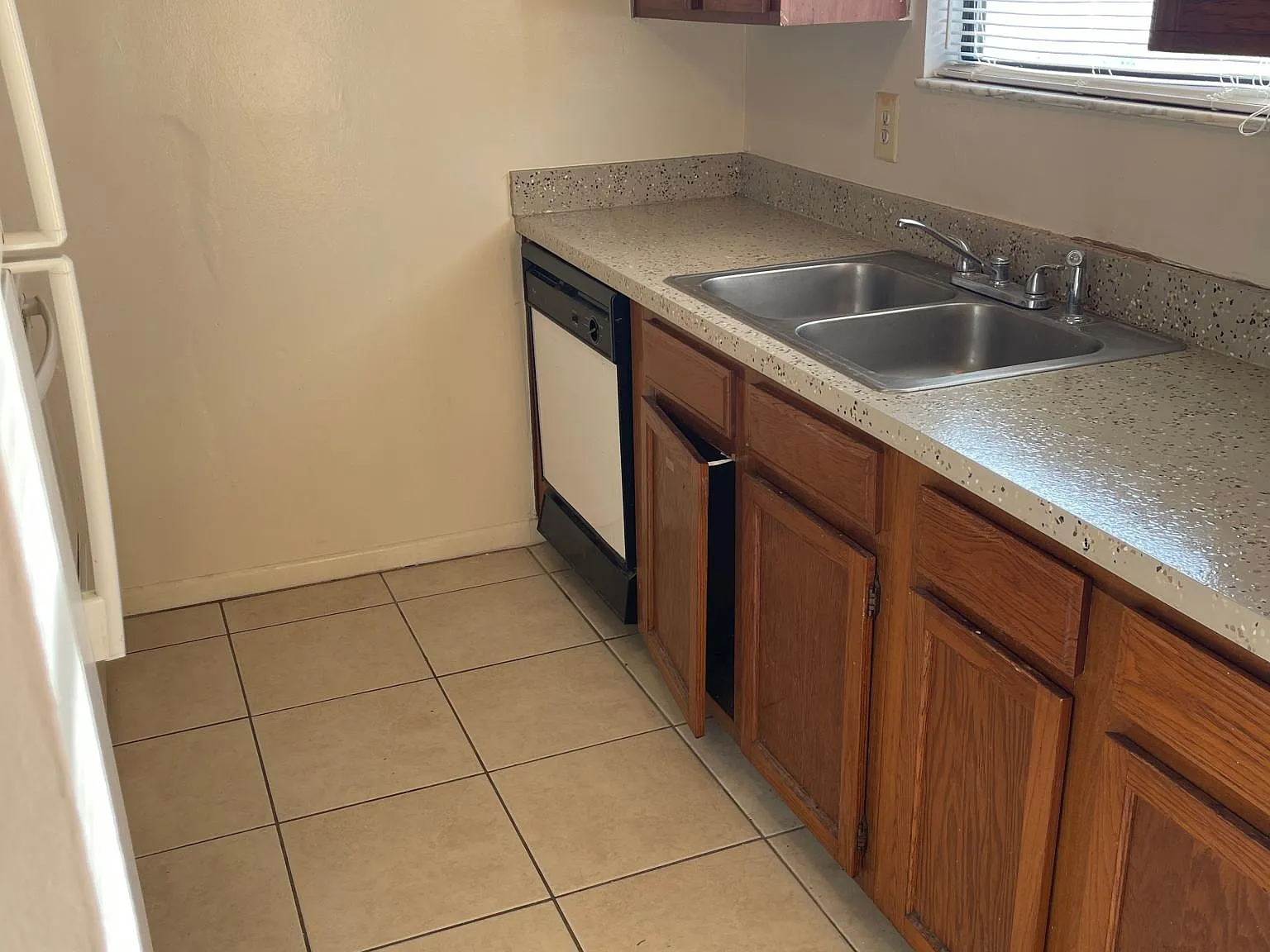 2 bed, 985 sqft, $1,200 — Photo 3