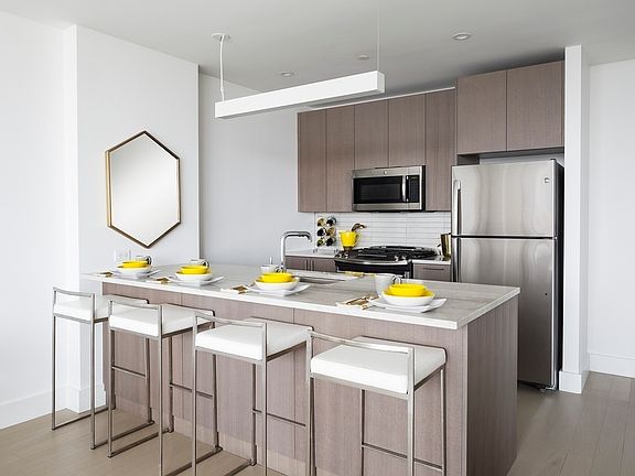 3rd image of 86 Fleet Pl APT 10T